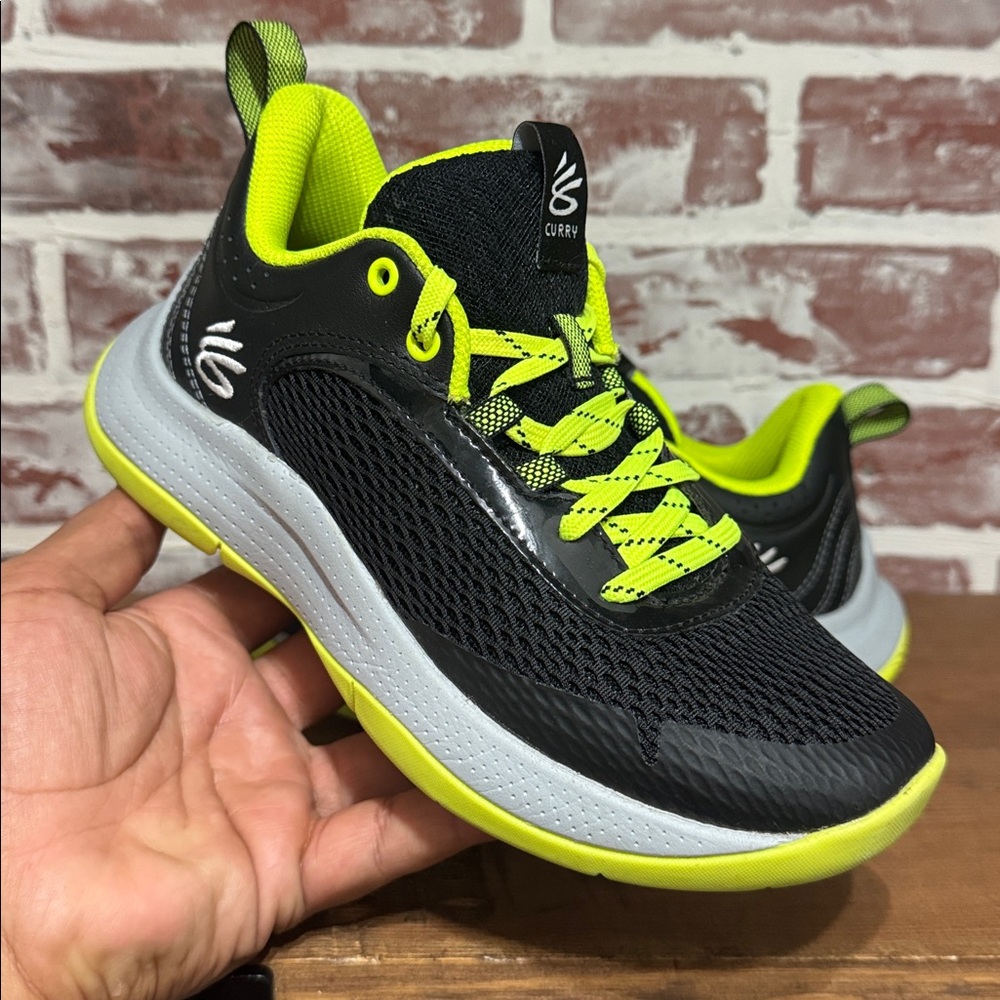 Steph Curry UA Basketball shoes Black Lime Green Youth Size 4Y